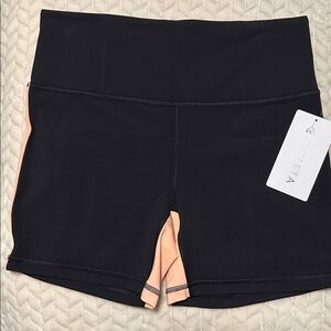 Athleta Elation Ultra High Rise Tipped 5" Shortie Size Large